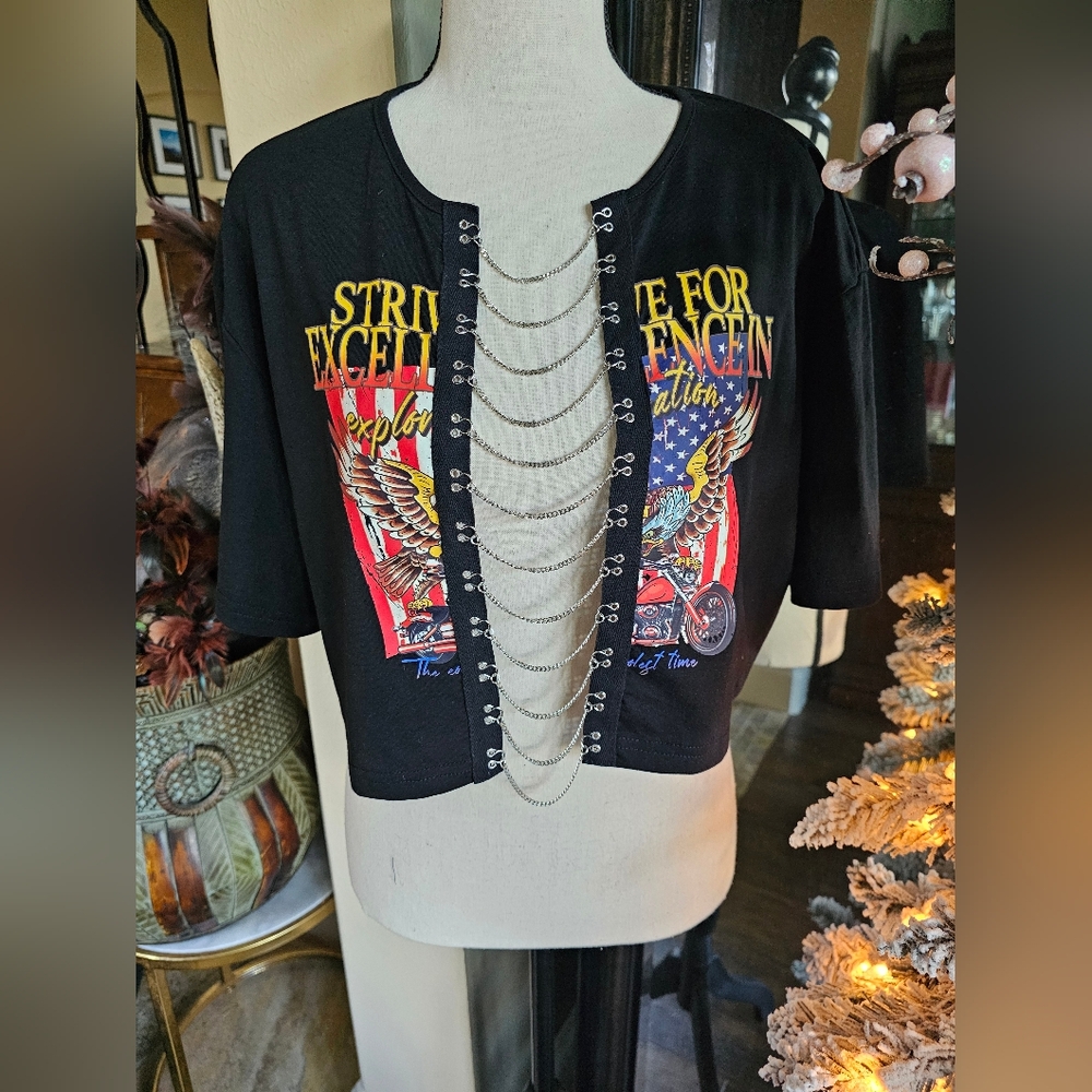Open Chain Link Front Super Cute Crop